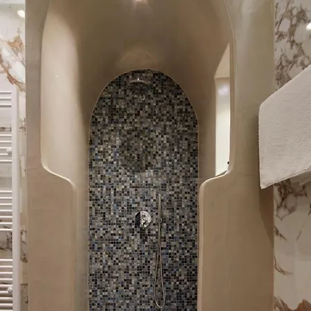 Endless Traditional * Fira (Santorini)