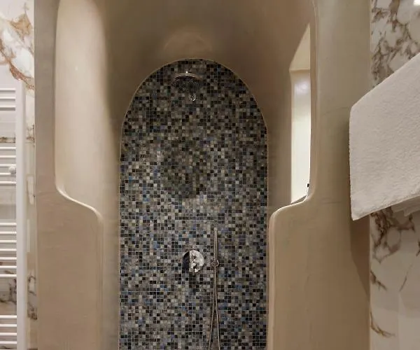 Endless Traditional * Fira (Santorini)